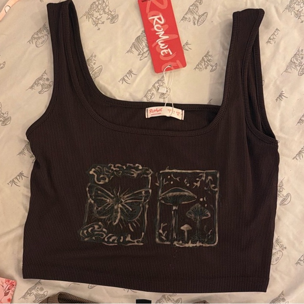2+1 free Glow in the dark mushrooms and butterfly Graphic Crop Top